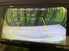 【バックカメラ】駐車時に後方がリアルタイム映像で確認できます。大型商業施設や立体駐車場での駐車時や、夜間のバック時に大活躍！運転スキルに関わらず、今や必須となった装備のひとつです！ 7