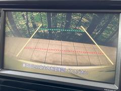 【バックカメラ】駐車時に後方がリアルタイム映像で確認できます。大型商業施設や立体駐車場での駐車時や、夜間のバック時に大活躍！運転スキルに関わらず、今や必須となった装備のひとつです！ 4