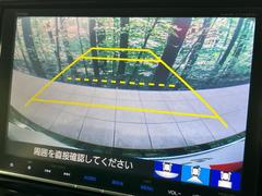 【バックカメラ】駐車時に後方がリアルタイム映像で確認できます。大型商業施設や立体駐車場での駐車時や、夜間のバック時に大活躍！運転スキルに関わらず、今や必須となった装備のひとつです！ 6