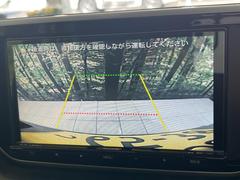 【バックカメラ】駐車時に後方がリアルタイム映像で確認できます。大型商業施設や立体駐車場での駐車時や、夜間のバック時に大活躍！運転スキルに関わらず、今や必須となった装備のひとつです！ 5