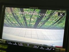 【バックカメラ】駐車時に後方がリアルタイム映像で確認できます。大型商業施設や立体駐車場での駐車時や、夜間のバック時に大活躍！運転スキルに関わらず、今や必須となった装備のひとつです！ 6