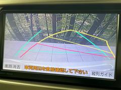 【バックカメラ】駐車時に後方がリアルタイム映像で確認できます。大型商業施設や立体駐車場での駐車時や、夜間のバック時に大活躍！運転スキルに関わらず、今や必須となった装備のひとつです！ 4