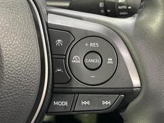 【レーダークルーズコントロール】高速道路での長距離走行が楽に！！自動で速度を保つクルーズコントロールが、衝突軽減システムと連携し、前方の車両を感知して車間を保つように速度調節してくれます！！ 6