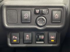 【電動格納ミラー】サイドミラーは電動格納式となっており、狭い駐車場でもキズがつくリスクを抑えられます。 7