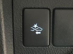 【プリクラッシュセーフティ】前方の車両等を検知し、衝突しそうな時は警報で注意を促し、ブレーキを踏む力をサポート。ブレーキを踏めなかった場合は衝突被害軽減ブレーキが作動、衝突回避をサポートします。 5