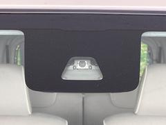 【スマートアシスト】走行中に前方の車両等を認識し、衝突しそうな時は警報とブレーキで衝突回避と被害軽減をアシスト。より安全にドライブをお楽しみいただけます。 3