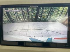 【バックカメラ】駐車時に後方がリアルタイム映像で確認できます。大型商業施設や立体駐車場での駐車時や、夜間のバック時に大活躍！運転スキルに関わらず、今や必須となった装備のひとつです！ 5