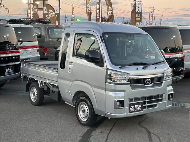 ハイゼットトラック 4WDオートマ ワンオーナー 純正ゴムフロアマット 荷台あおりプロテクター 荷台ゴムマット 荷台作業灯 クリアランスソナー リアデフロック アイドリングストップ オートマチックハイビーム スマートキー(6枚目)