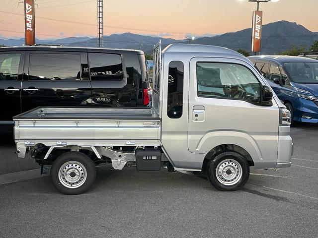 ハイゼットトラック 4WDオートマ ワンオーナー 純正ゴムフロアマット 荷台あおりプロテクター 荷台ゴムマット 荷台作業灯 クリアランスソナー リアデフロック アイドリングストップ オートマチックハイビーム スマートキー(7枚目)