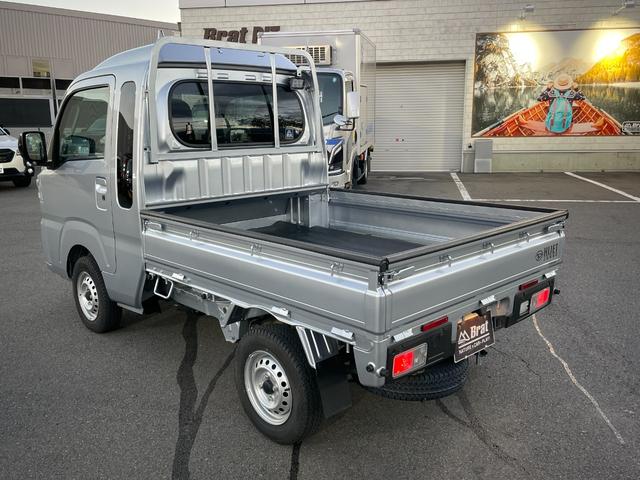 ハイゼットトラック 4WDオートマ ワンオーナー 純正ゴムフロアマット 荷台あおりプロテクター 荷台ゴムマット 荷台作業灯 クリアランスソナー リアデフロック アイドリングストップ オートマチックハイビーム スマートキー(9枚目)