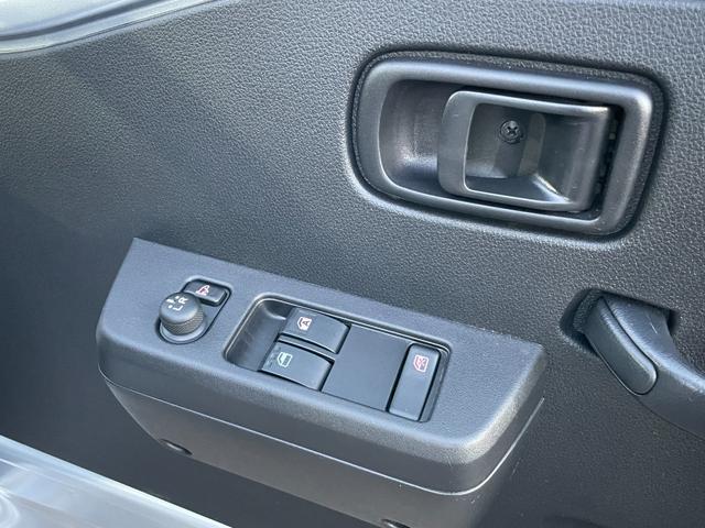 ハイゼットトラック 4WDオートマ ワンオーナー 純正ゴムフロアマット 荷台あおりプロテクター 荷台ゴムマット 荷台作業灯 クリアランスソナー リアデフロック アイドリングストップ オートマチックハイビーム スマートキー(26枚目)