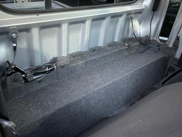ハイゼットトラック 4WDオートマ ワンオーナー 純正ゴムフロアマット 荷台あおりプロテクター 荷台ゴムマット 荷台作業灯 クリアランスソナー リアデフロック アイドリングストップ オートマチックハイビーム スマートキー(31枚目)
