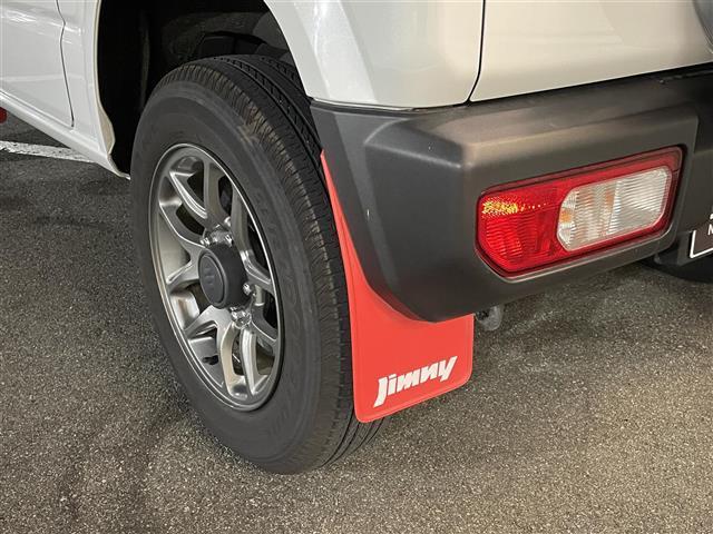 ジムニー XC 切替4WDオートマ ターボ 純正オプションサイドデカール 純正オプションスペアタイヤハーフカバーデカール 純正オプションマッドフラップ クラリオンオーディオ(CD/FM/USB) 純正アルミ クルコン(6枚目)