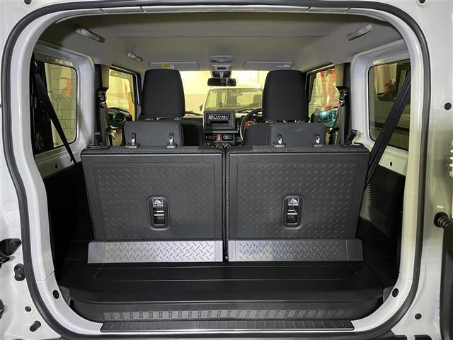 ジムニー XC 切替4WDオートマ ターボ 純正オプションサイドデカール 純正オプションスペアタイヤハーフカバーデカール 純正オプションマッドフラップ クラリオンオーディオ(CD/FM/USB) 純正アルミ クルコン(34枚目)