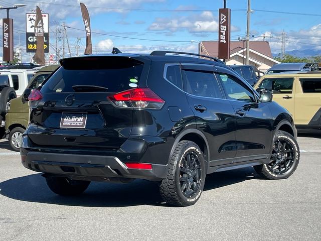 エクストレイル ２０Ｘｉ　切替４ＷＤ　カプロンシート　ＴＯＹＯタイヤ　ナイトロパワーアルミ　純正ナビ　Ｂｌｕｅｔｏｏｔｈ　フルセグＴＶ　全方位カメラ　ＥＴＣ　ドラレコ　コーナーセンサー　クルコン　ブラインドスポットモニター（4枚目）