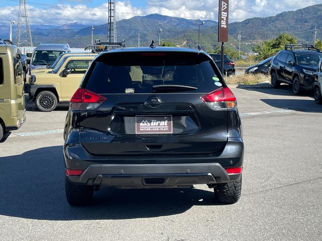 エクストレイル ２０Ｘｉ　切替４ＷＤ　カプロンシート　ＴＯＹＯタイヤ　ナイトロパワーアルミ　純正ナビ　Ｂｌｕｅｔｏｏｔｈ　フルセグＴＶ　全方位カメラ　ＥＴＣ　ドラレコ　コーナーセンサー　クルコン　ブラインドスポットモニター（9枚目）