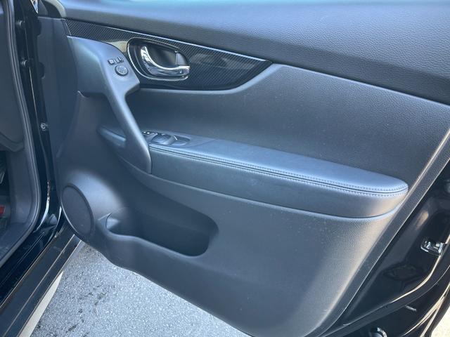 エクストレイル ２０Ｘｉ　切替４ＷＤ　カプロンシート　ＴＯＹＯタイヤ　ナイトロパワーアルミ　純正ナビ　Ｂｌｕｅｔｏｏｔｈ　フルセグＴＶ　全方位カメラ　ＥＴＣ　ドラレコ　コーナーセンサー　クルコン　ブラインドスポットモニター（14枚目）