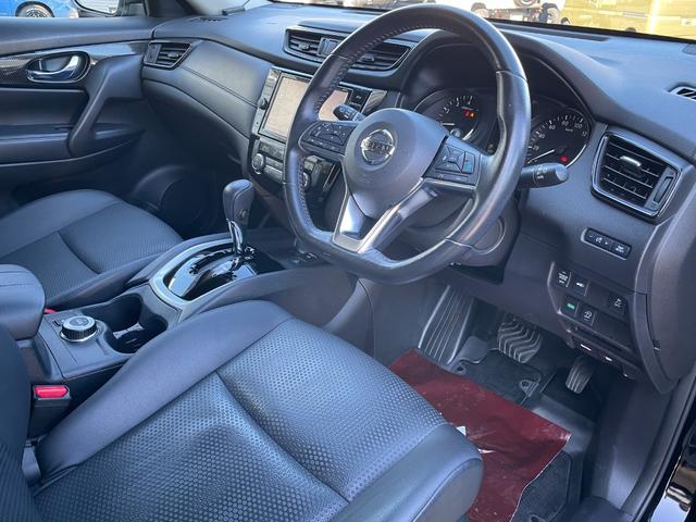 エクストレイル ２０Ｘｉ　切替４ＷＤ　カプロンシート　ＴＯＹＯタイヤ　ナイトロパワーアルミ　純正ナビ　Ｂｌｕｅｔｏｏｔｈ　フルセグＴＶ　全方位カメラ　ＥＴＣ　ドラレコ　コーナーセンサー　クルコン　ブラインドスポットモニター（16枚目）