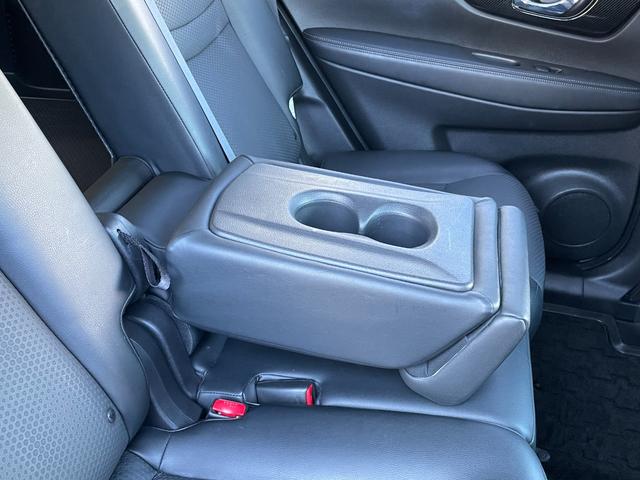 エクストレイル ２０Ｘｉ　切替４ＷＤ　カプロンシート　ＴＯＹＯタイヤ　ナイトロパワーアルミ　純正ナビ　Ｂｌｕｅｔｏｏｔｈ　フルセグＴＶ　全方位カメラ　ＥＴＣ　ドラレコ　コーナーセンサー　クルコン　ブラインドスポットモニター（20枚目）