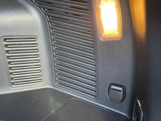 エクストレイル ２０Ｘｉ　切替４ＷＤ　カプロンシート　ＴＯＹＯタイヤ　ナイトロパワーアルミ　純正ナビ　Ｂｌｕｅｔｏｏｔｈ　フルセグＴＶ　全方位カメラ　ＥＴＣ　ドラレコ　コーナーセンサー　クルコン　ブラインドスポットモニター（22枚目）