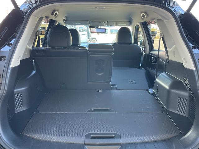 エクストレイル ２０Ｘｉ　切替４ＷＤ　カプロンシート　ＴＯＹＯタイヤ　ナイトロパワーアルミ　純正ナビ　Ｂｌｕｅｔｏｏｔｈ　フルセグＴＶ　全方位カメラ　ＥＴＣ　ドラレコ　コーナーセンサー　クルコン　ブラインドスポットモニター（24枚目）