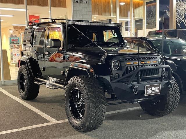 ジープ・ラングラーアンリミテッド サハラ　リフトアップ　Ｓｍｉｔｔｙｂｉｌｔ　ＸＲＣフロントバンパー・リアバンパー・ルーフラック　ＮＩＴＴＯタイヤ　ＦＵＥＬ２０インチアルミ　サイドオーニング　ナビ　ＥＴＣ　デジタルインナーミラー型ドラレコ（3枚目）