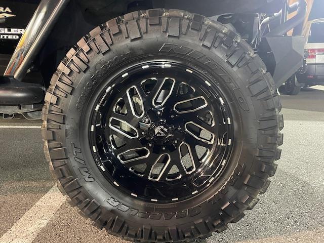 ジープ・ラングラーアンリミテッド サハラ　リフトアップ　Ｓｍｉｔｔｙｂｉｌｔ　ＸＲＣフロントバンパー・リアバンパー・ルーフラック　ＮＩＴＴＯタイヤ　ＦＵＥＬ２０インチアルミ　サイドオーニング　ナビ　ＥＴＣ　デジタルインナーミラー型ドラレコ（7枚目）