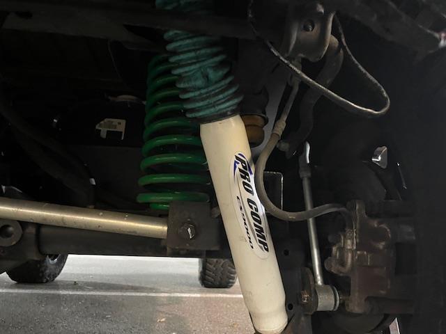 ジープ・ラングラーアンリミテッド サハラ　リフトアップ　Ｓｍｉｔｔｙｂｉｌｔ　ＸＲＣフロントバンパー・リアバンパー・ルーフラック　ＮＩＴＴＯタイヤ　ＦＵＥＬ２０インチアルミ　サイドオーニング　ナビ　ＥＴＣ　デジタルインナーミラー型ドラレコ（8枚目）