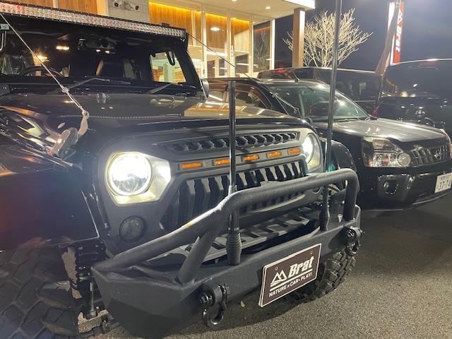 ジープ・ラングラーアンリミテッド サハラ　リフトアップ　Ｓｍｉｔｔｙｂｉｌｔ　ＸＲＣフロントバンパー・リアバンパー・ルーフラック　ＮＩＴＴＯタイヤ　ＦＵＥＬ２０インチアルミ　サイドオーニング　ナビ　ＥＴＣ　デジタルインナーミラー型ドラレコ（10枚目）