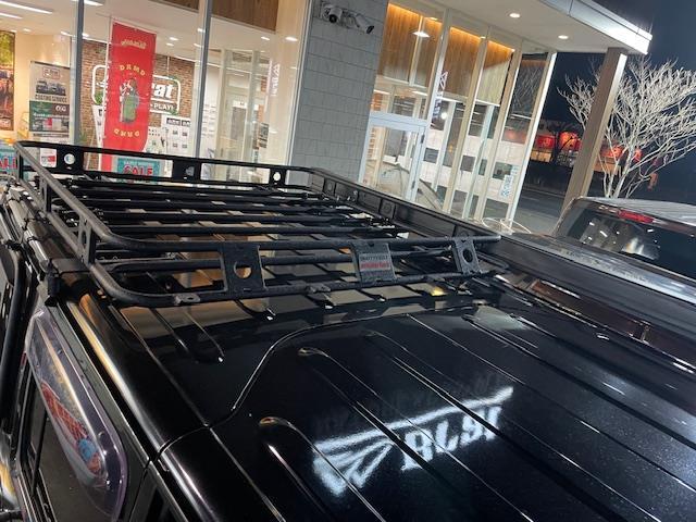 ジープ・ラングラーアンリミテッド サハラ　リフトアップ　Ｓｍｉｔｔｙｂｉｌｔ　ＸＲＣフロントバンパー・リアバンパー・ルーフラック　ＮＩＴＴＯタイヤ　ＦＵＥＬ２０インチアルミ　サイドオーニング　ナビ　ＥＴＣ　デジタルインナーミラー型ドラレコ（12枚目）