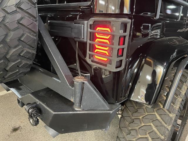 ジープ・ラングラーアンリミテッド サハラ　リフトアップ　Ｓｍｉｔｔｙｂｉｌｔ　ＸＲＣフロントバンパー・リアバンパー・ルーフラック　ＮＩＴＴＯタイヤ　ＦＵＥＬ２０インチアルミ　サイドオーニング　ナビ　ＥＴＣ　デジタルインナーミラー型ドラレコ（13枚目）