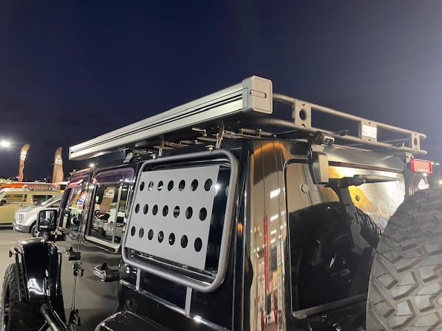 ジープ・ラングラーアンリミテッド サハラ　リフトアップ　Ｓｍｉｔｔｙｂｉｌｔ　ＸＲＣフロントバンパー・リアバンパー・ルーフラック　ＮＩＴＴＯタイヤ　ＦＵＥＬ２０インチアルミ　サイドオーニング　ナビ　ＥＴＣ　デジタルインナーミラー型ドラレコ（14枚目）