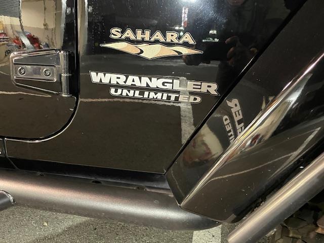 ジープ・ラングラーアンリミテッド サハラ　リフトアップ　Ｓｍｉｔｔｙｂｉｌｔ　ＸＲＣフロントバンパー・リアバンパー・ルーフラック　ＮＩＴＴＯタイヤ　ＦＵＥＬ２０インチアルミ　サイドオーニング　ナビ　ＥＴＣ　デジタルインナーミラー型ドラレコ（16枚目）