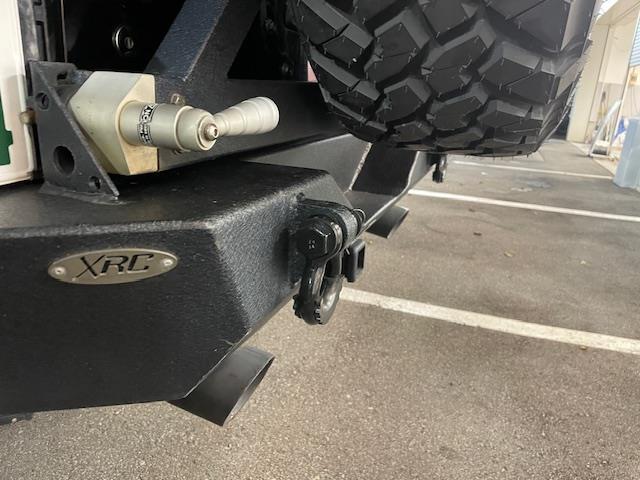 ジープ・ラングラーアンリミテッド サハラ　リフトアップ　Ｓｍｉｔｔｙｂｉｌｔ　ＸＲＣフロントバンパー・リアバンパー・ルーフラック　ＮＩＴＴＯタイヤ　ＦＵＥＬ２０インチアルミ　サイドオーニング　ナビ　ＥＴＣ　デジタルインナーミラー型ドラレコ（17枚目）