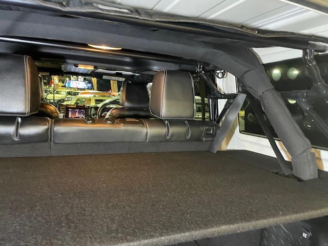 ジープ・ラングラーアンリミテッド サハラ　リフトアップ　Ｓｍｉｔｔｙｂｉｌｔ　ＸＲＣフロントバンパー・リアバンパー・ルーフラック　ＮＩＴＴＯタイヤ　ＦＵＥＬ２０インチアルミ　サイドオーニング　ナビ　ＥＴＣ　デジタルインナーミラー型ドラレコ（31枚目）