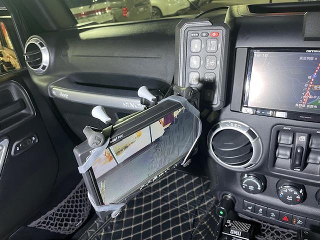 ジープ・ラングラーアンリミテッド サハラ　リフトアップ　Ｓｍｉｔｔｙｂｉｌｔ　ＸＲＣフロントバンパー・リアバンパー・ルーフラック　ＮＩＴＴＯタイヤ　ＦＵＥＬ２０インチアルミ　サイドオーニング　ナビ　ＥＴＣ　デジタルインナーミラー型ドラレコ（34枚目）