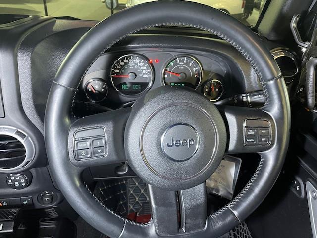 ジープ・ラングラーアンリミテッド サハラ　リフトアップ　Ｓｍｉｔｔｙｂｉｌｔ　ＸＲＣフロントバンパー・リアバンパー・ルーフラック　ＮＩＴＴＯタイヤ　ＦＵＥＬ２０インチアルミ　サイドオーニング　ナビ　ＥＴＣ　デジタルインナーミラー型ドラレコ（37枚目）