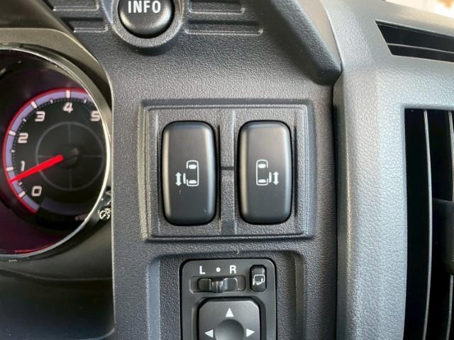 デリカD:5 G プレミアム 16AW マッドヴァンス04 トーヨー オープンカントリーR/T ブルバー ボンネットエンブレム フロント/サイド/バックカメラ ステアリングリモコン パドルシフト 純正HDDナビ 両側パワスラ(11枚目)