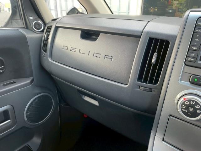 デリカD:5 G プレミアム 16AW マッドヴァンス04 トーヨー オープンカントリーR/T ブルバー ボンネットエンブレム フロント/サイド/バックカメラ ステアリングリモコン パドルシフト 純正HDDナビ 両側パワスラ(20枚目)