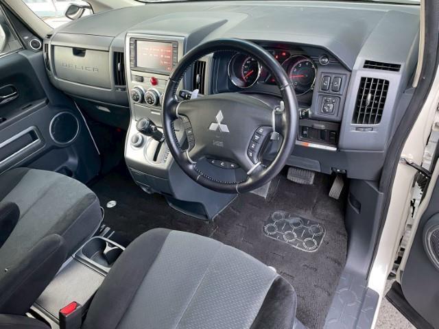 デリカD:5 G プレミアム 16AW マッドヴァンス04 トーヨー オープンカントリーR/T ブルバー ボンネットエンブレム フロント/サイド/バックカメラ ステアリングリモコン パドルシフト 純正HDDナビ 両側パワスラ(26枚目)