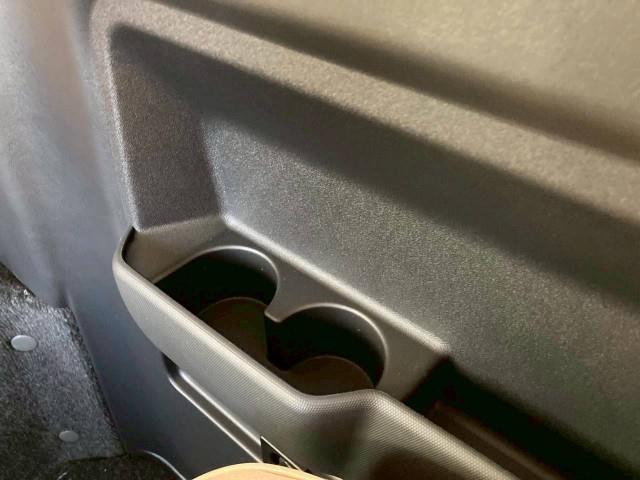 ハイエースワゴン グランドキャビン 18AW 415コブラ バッドラッカー IV ヨコハマ パラダ ギブソン フロントリップスポイラー ESSEX リーガルフェンダー フォグランプ BratオリジナルUSBソケット シートカバー(8枚目)