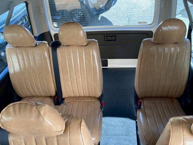 ハイエースワゴン グランドキャビン 18AW 415コブラ バッドラッカー IV ヨコハマ パラダ ギブソン フロントリップスポイラー ESSEX リーガルフェンダー フォグランプ BratオリジナルUSBソケット シートカバー(21枚目)