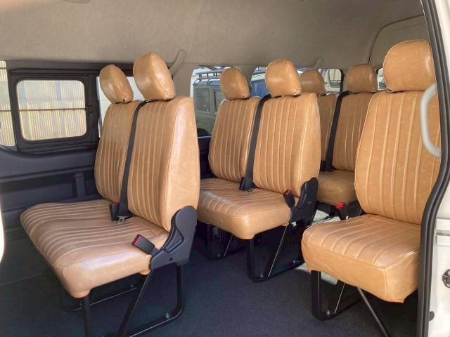 ハイエースワゴン グランドキャビン 18AW 415コブラ バッドラッカー IV ヨコハマ パラダ ギブソン フロントリップスポイラー ESSEX リーガルフェンダー フォグランプ BratオリジナルUSBソケット シートカバー(23枚目)