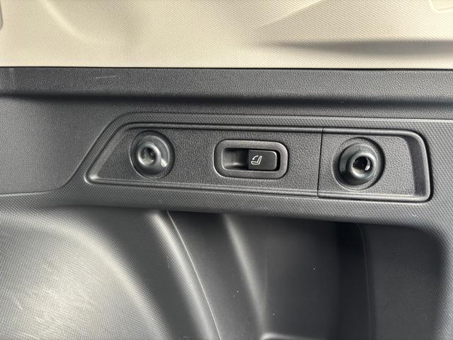 フォレスター アドバンス　４ＷＤ　ＴＨＵＬＥベースキャリア　Ｘモード　アイサイト　リアフォグ　パナソニックナビ　フルセグＴＶ　バック・サイド・フロントカメラ　ＥＴＣ　デジタルインナーミラー　Ｂｌｕｅｔｏｏｔｈ　シートヒーター（24枚目）