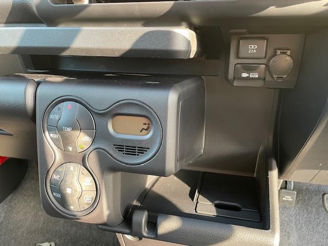 プロボックス ハイブリッドF 衝突軽減ブレーキ レーンキープアシスト カラードバンパー バックカメラ オートマチックハイビーム オートエアコン AC100V電源 横滑り防止装置 キーレスキー(4枚目)