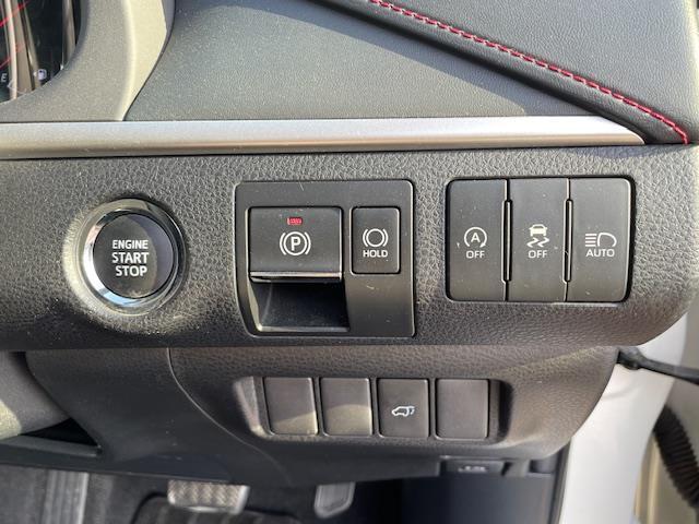 ハリアー プレミアム　８インチＴコネクトナビ　フルセグＴＶ　ＪＢＬサウンド　ビルトインＥＴＣ　クルーズコントロール　パワーバックドア　ＬＥＤヘッドライト　オートマチックハイビーム　電動パーキングブレーキ　スマートキー（17枚目）