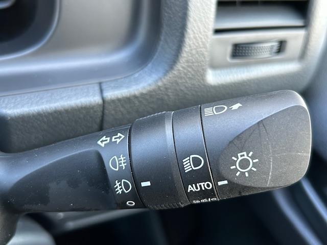 ハイエースバン ＳロングＤＸ　ＧＬパッケージ　衝突軽減ブレーキ　モデリスタフロントスポイラー　ＬＥＤヘッドライト　オートマチックハイビーム　デジタルインナーミラー　ＡＣ１００Ｖ電源　横滑り防止装置　キーレスキー（10枚目）