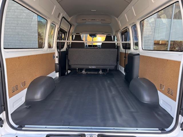 ハイエースバン ＳロングＤＸ　ＧＬパッケージ　衝突軽減ブレーキ　モデリスタフロントスポイラー　ＬＥＤヘッドライト　オートマチックハイビーム　デジタルインナーミラー　ＡＣ１００Ｖ電源　横滑り防止装置　キーレスキー（25枚目）