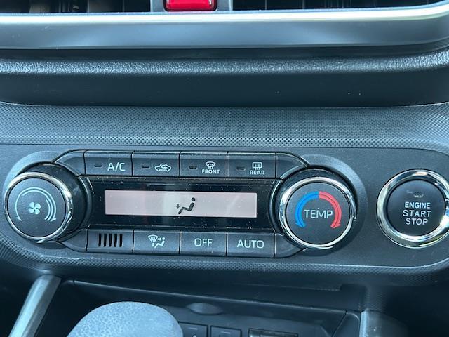 ロッキー Ｇ　衝突軽減ブレーキ　レーンキープアシスト　ナビ　フルセグＴＶ　ビルトインＥＴＣ２．０　シートヒーター　ＬＥＤヘッドライト　オートライト　クリアランスソナー　スマートキー（6枚目）