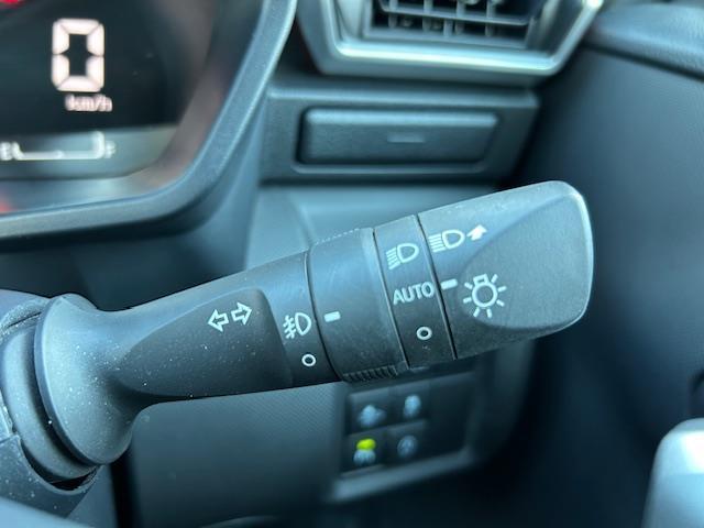 ロッキー Ｇ　衝突軽減ブレーキ　レーンキープアシスト　ナビ　フルセグＴＶ　ビルトインＥＴＣ２．０　シートヒーター　ＬＥＤヘッドライト　オートライト　クリアランスソナー　スマートキー（12枚目）